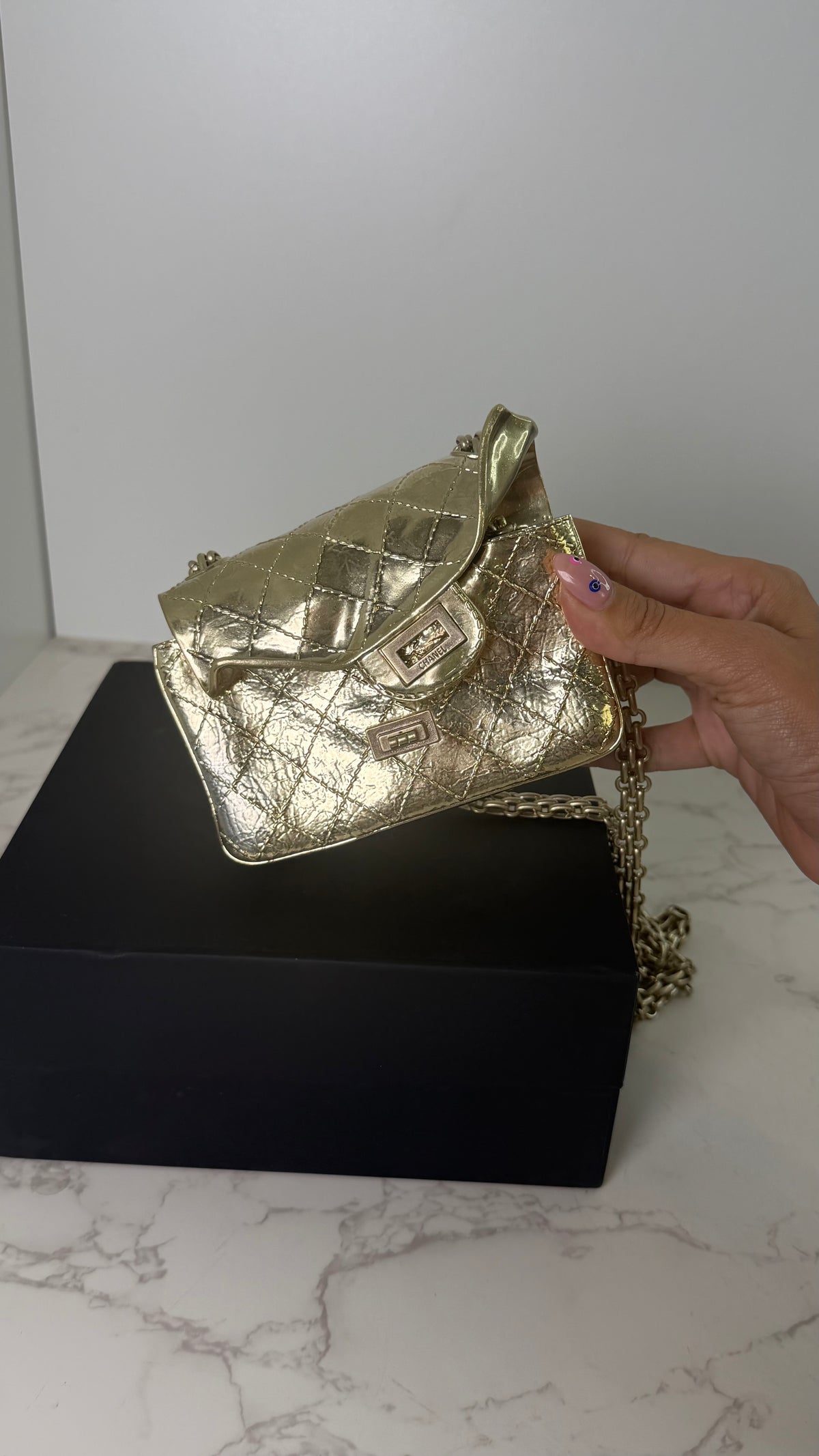 Cc metal flap