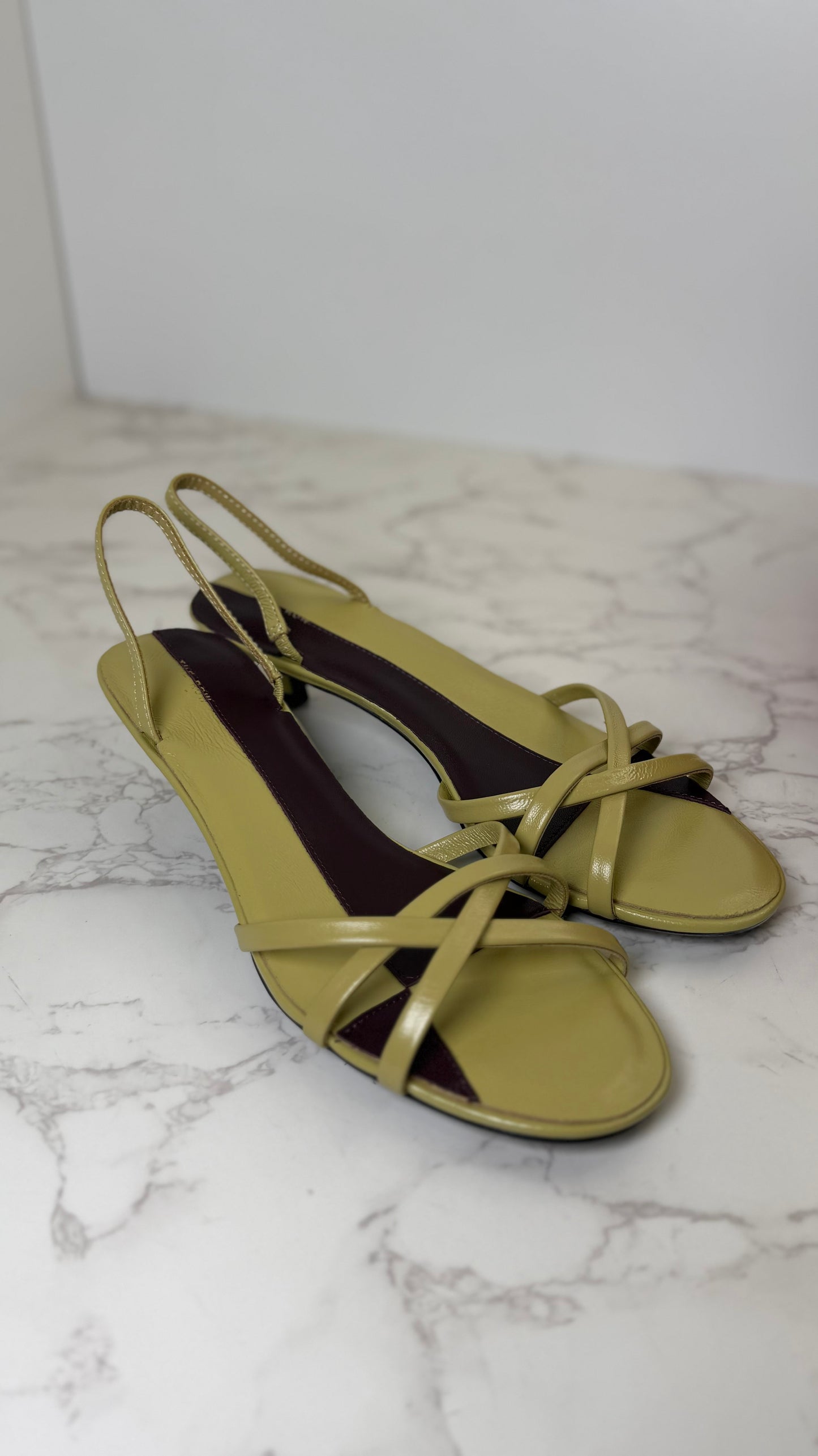 Row kitten heel