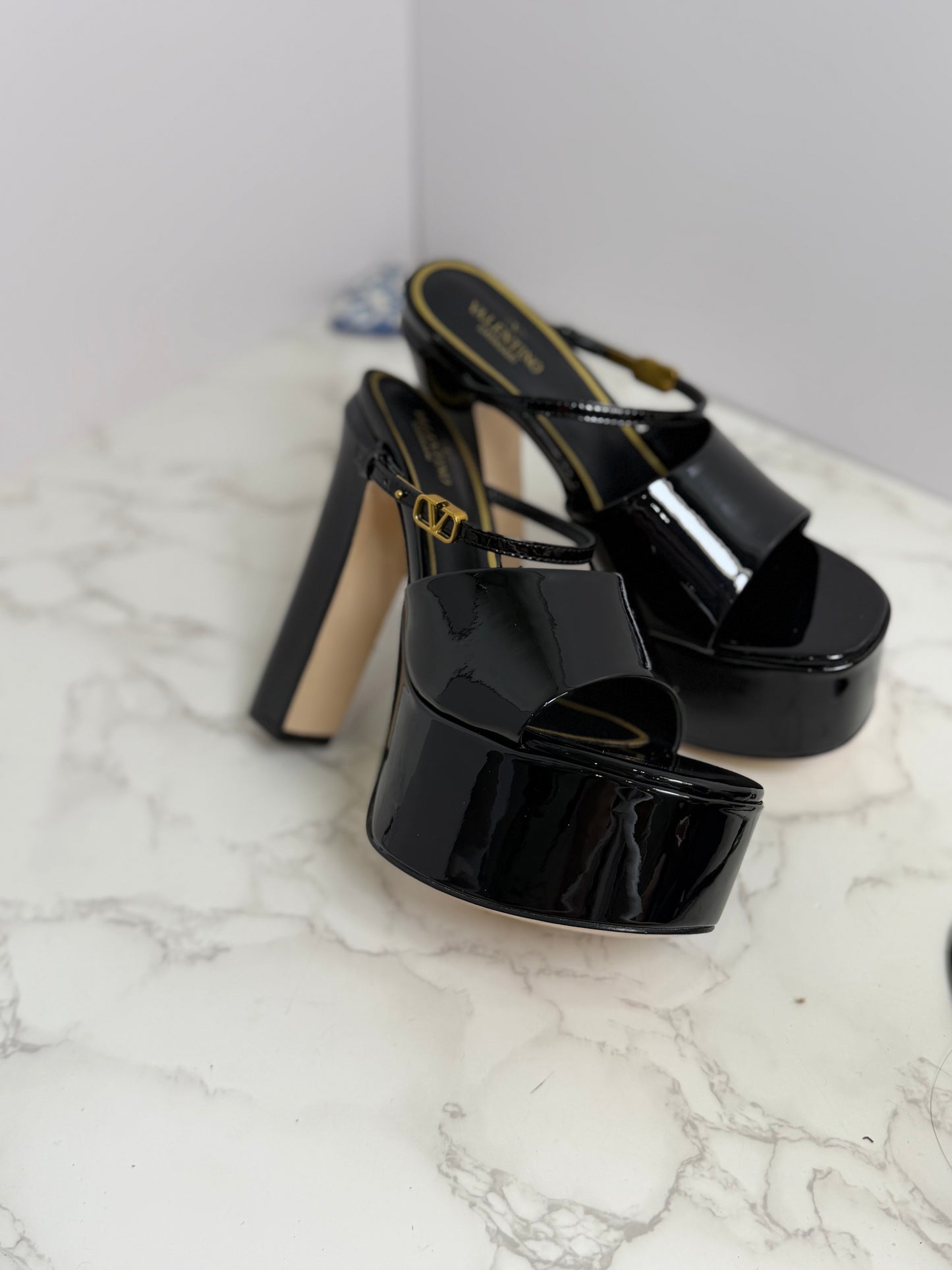 V patent platform heel