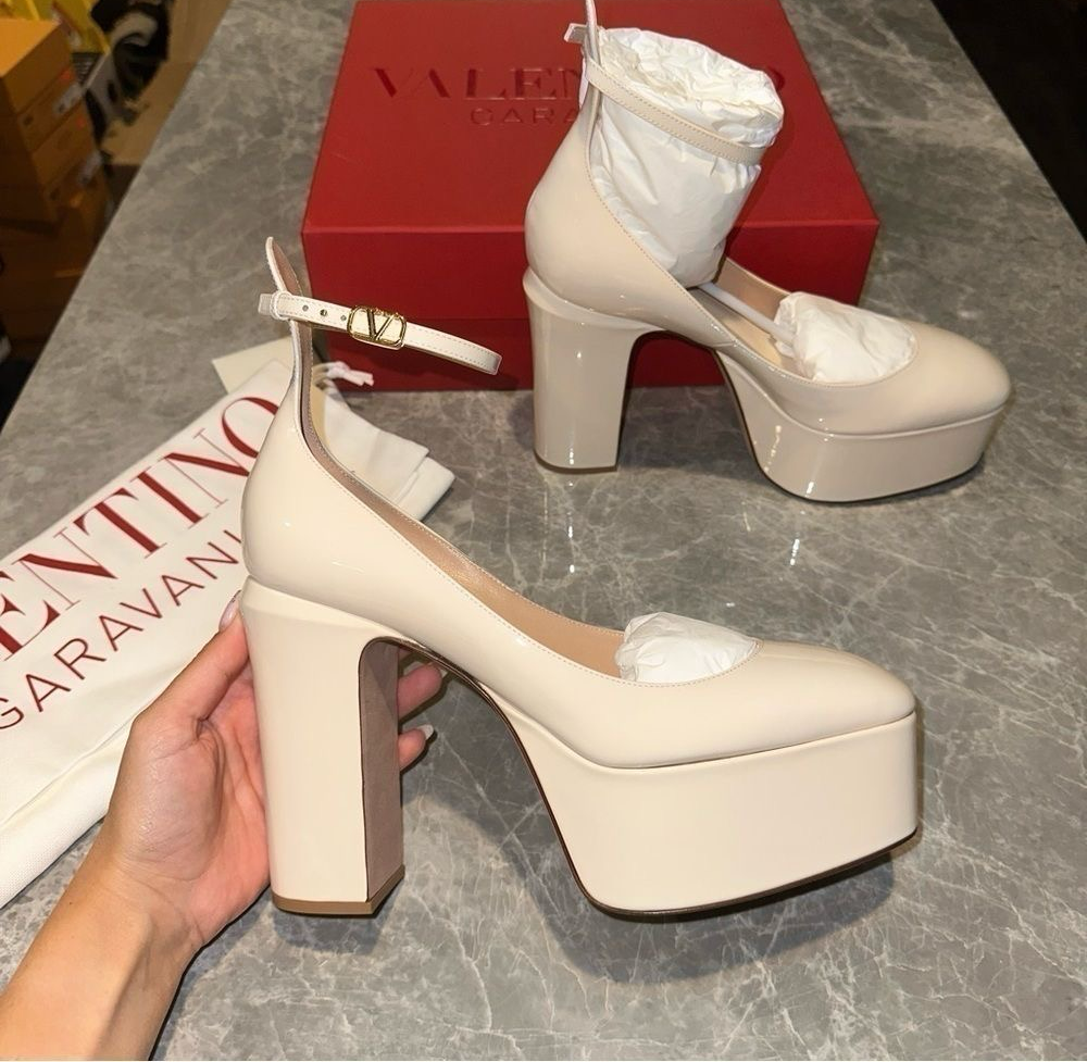 Platform v heel
