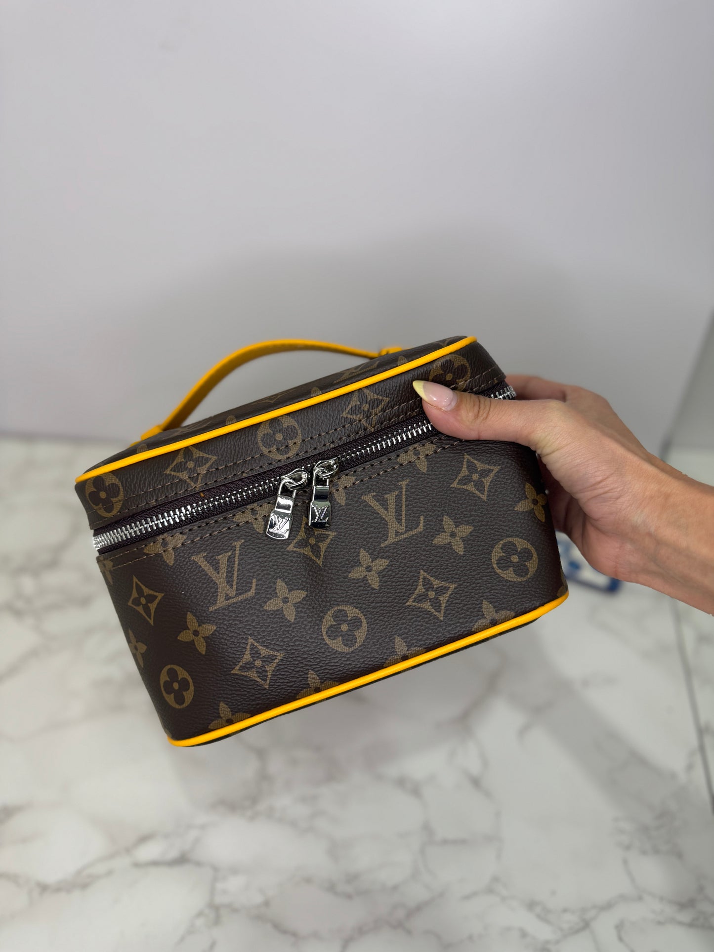 Cosmetic bag