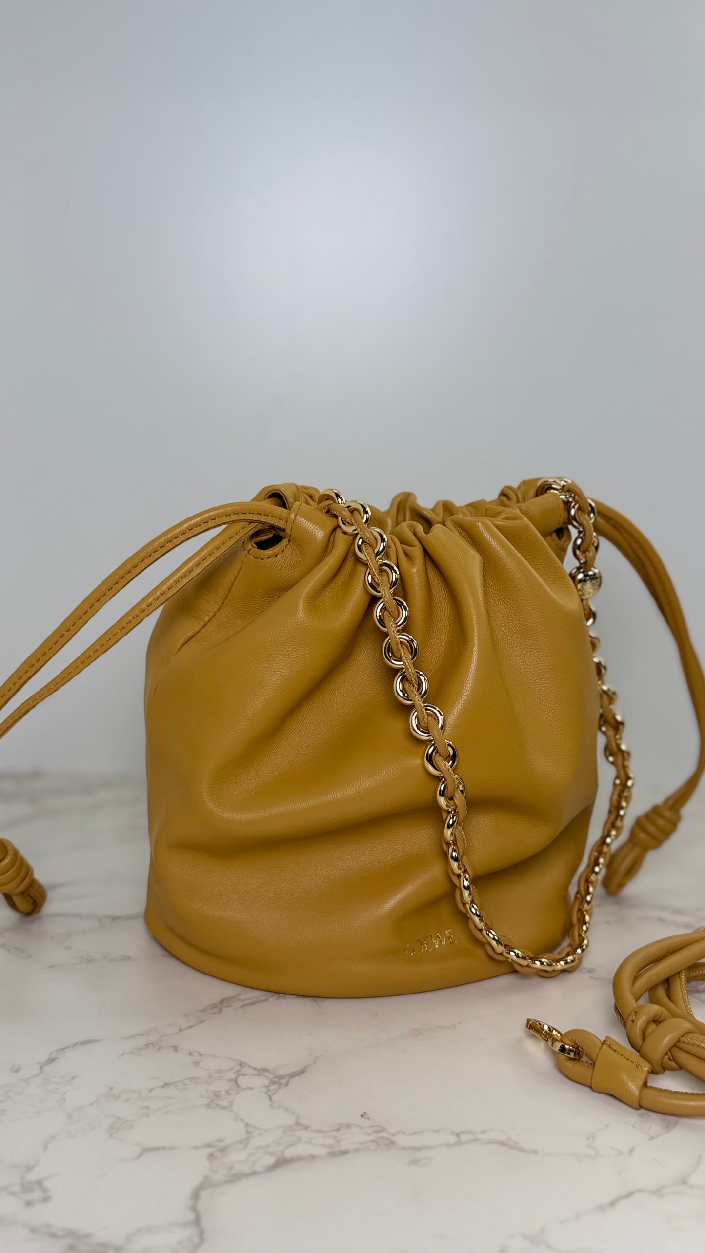Loewe bucket