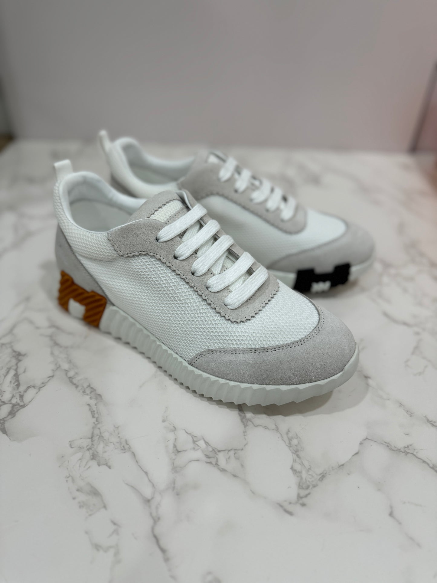 H bouncing Sneaker