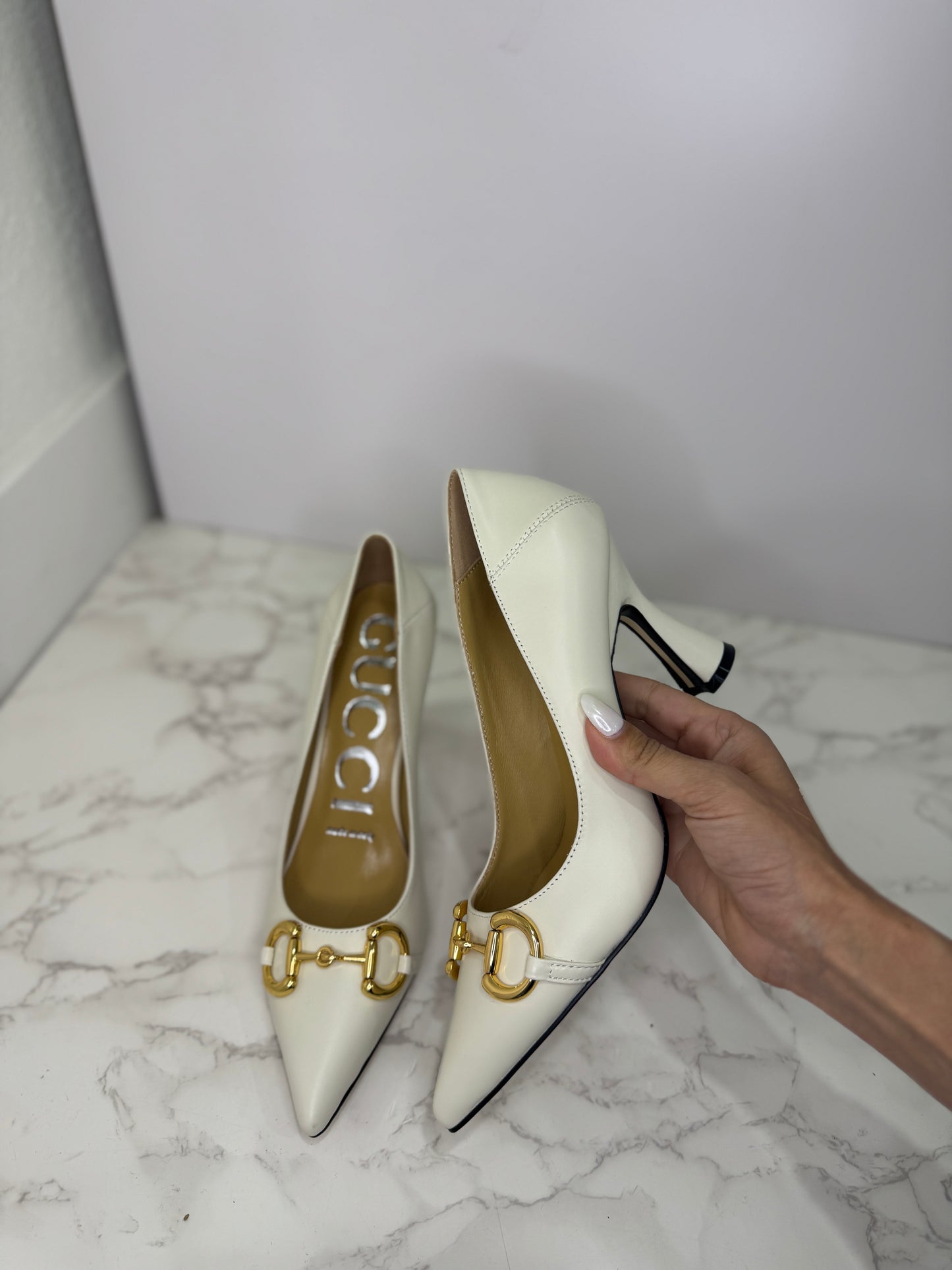 Pointed toe heel