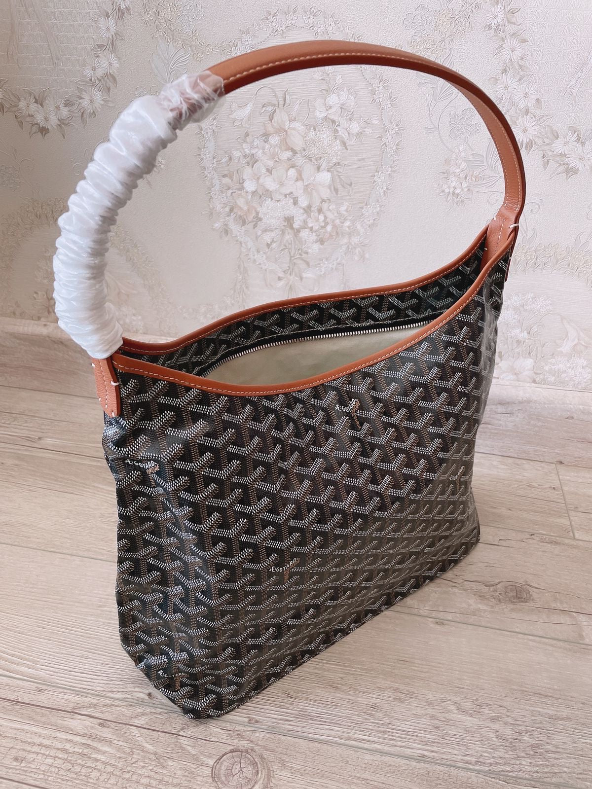 ZIPPER TOTE