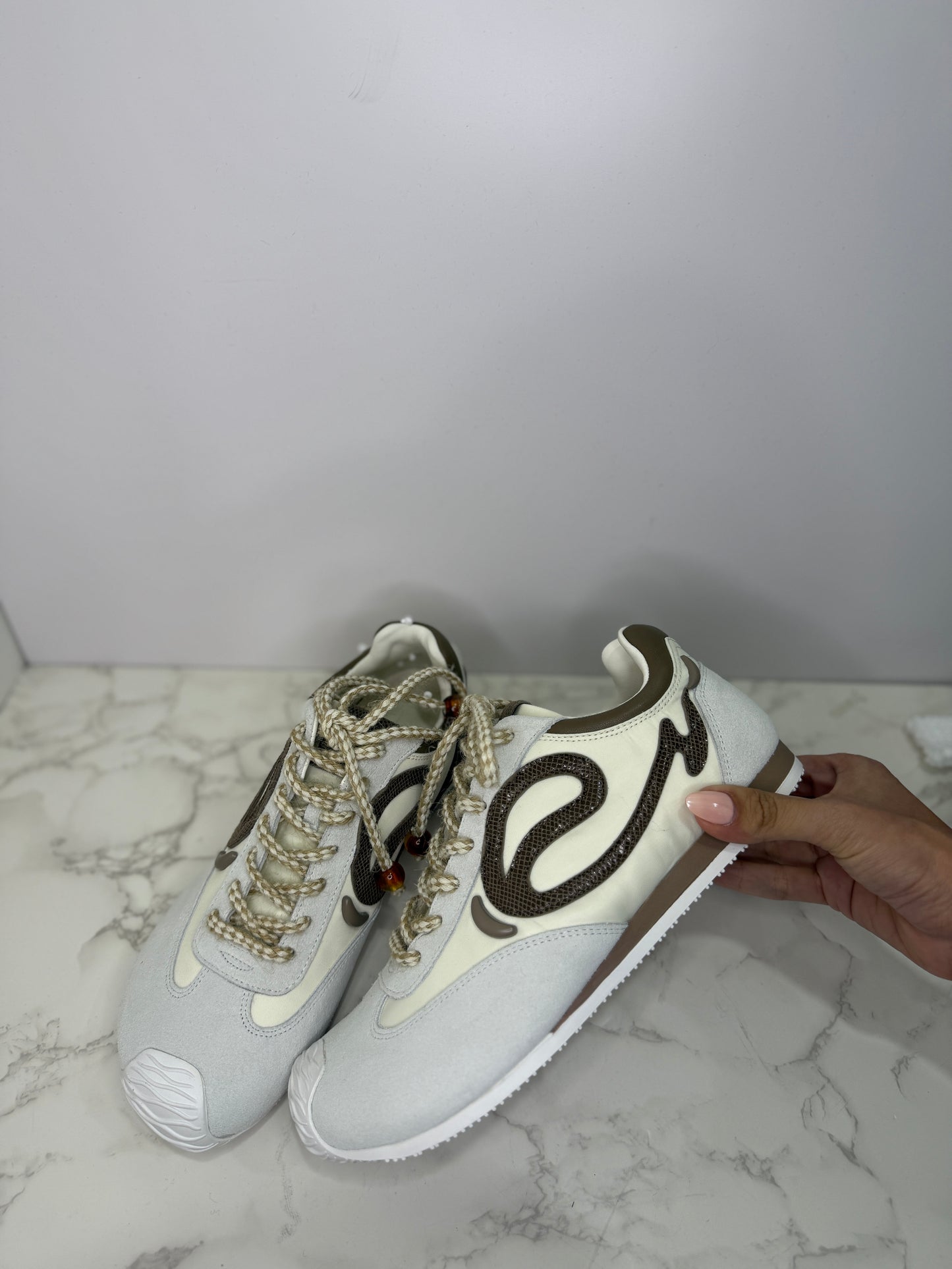 Sneaker