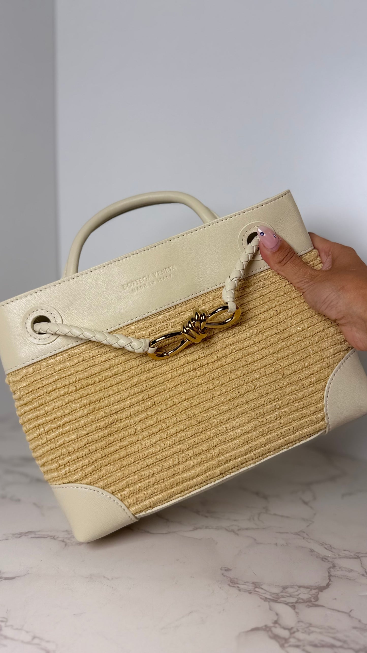 BV mini andiamo raffia tote