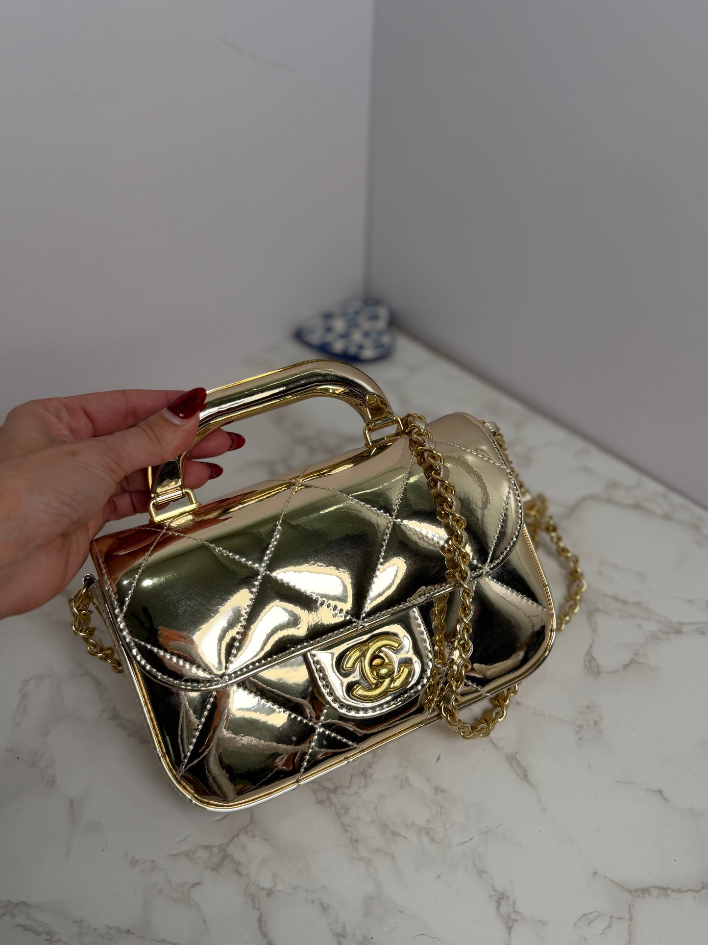 Metallic cc top handle