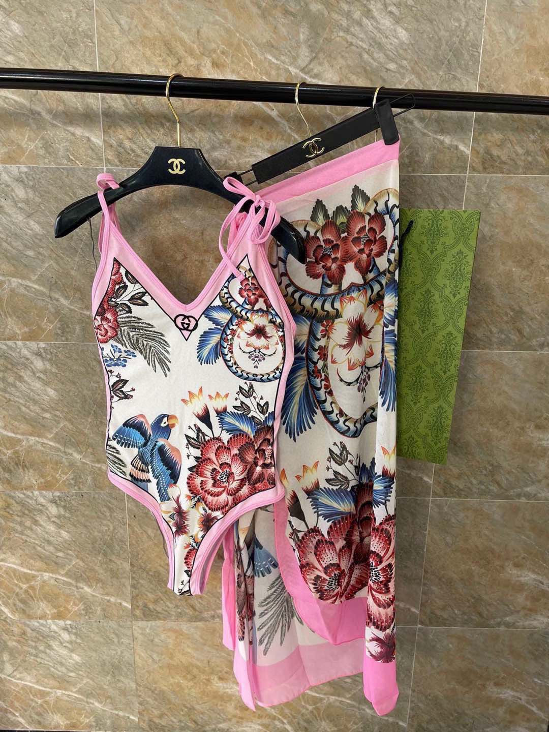 Swimsuit set gg
