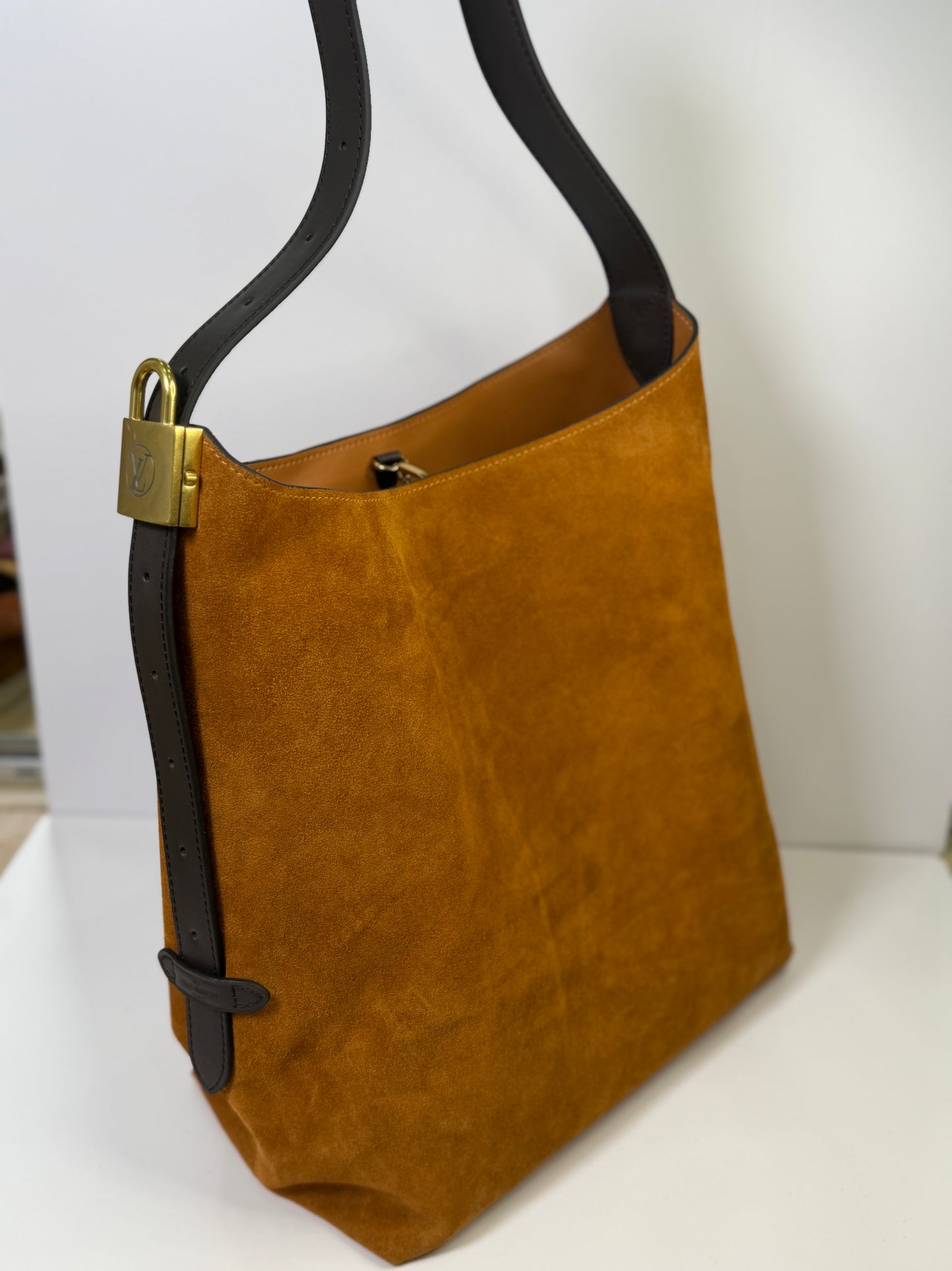 Lv lock shoulder