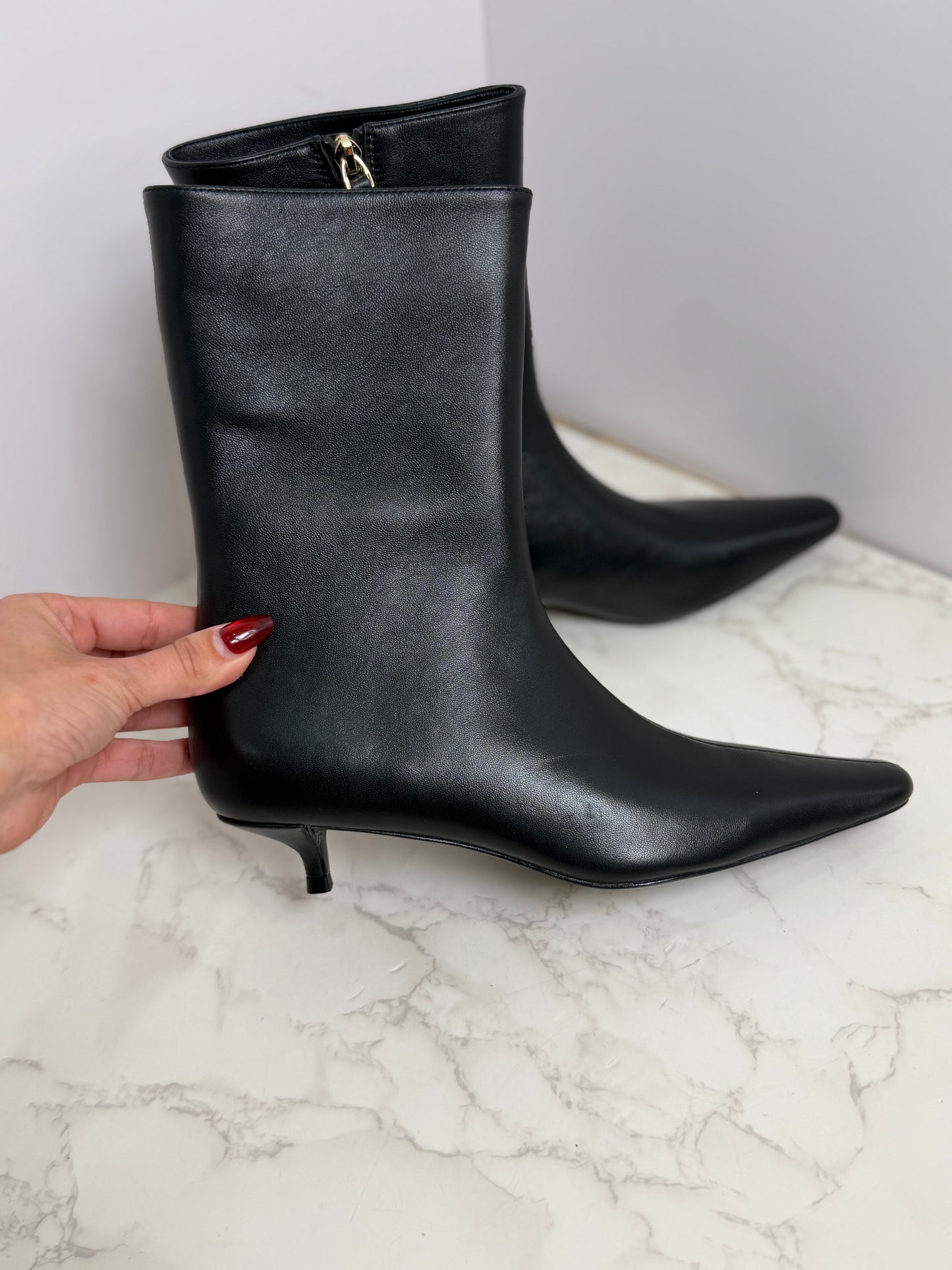 Row leather boot