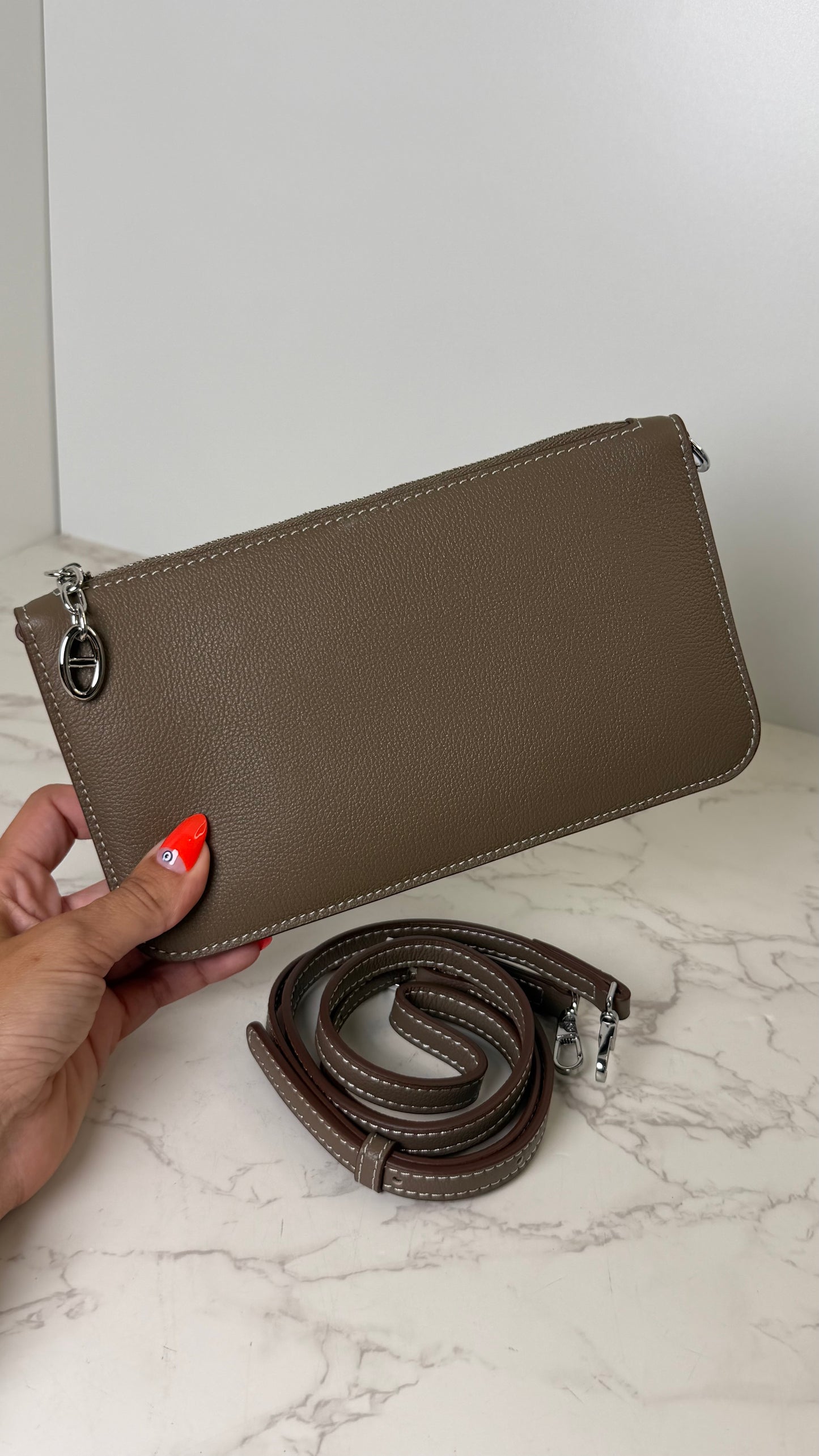 H wallet