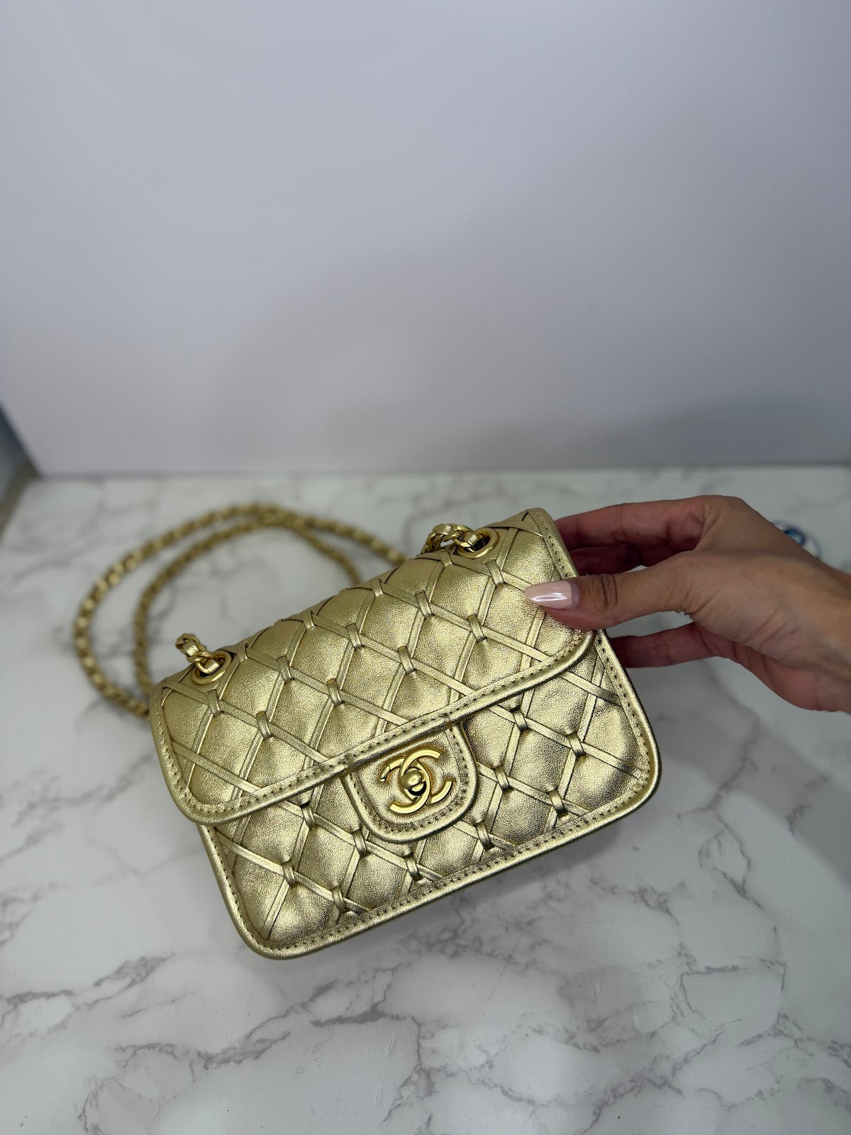 Metallic cc flap