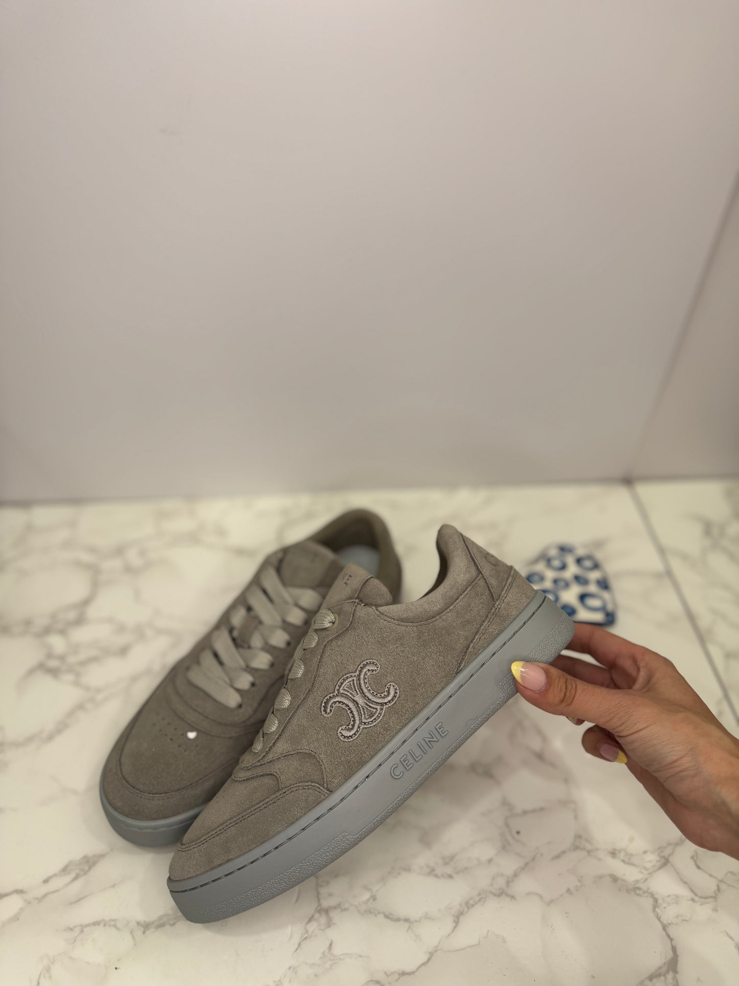 Suede sneaker