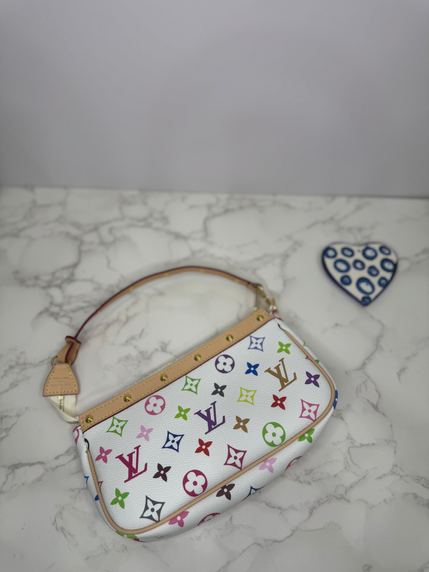 ) Lv colorful