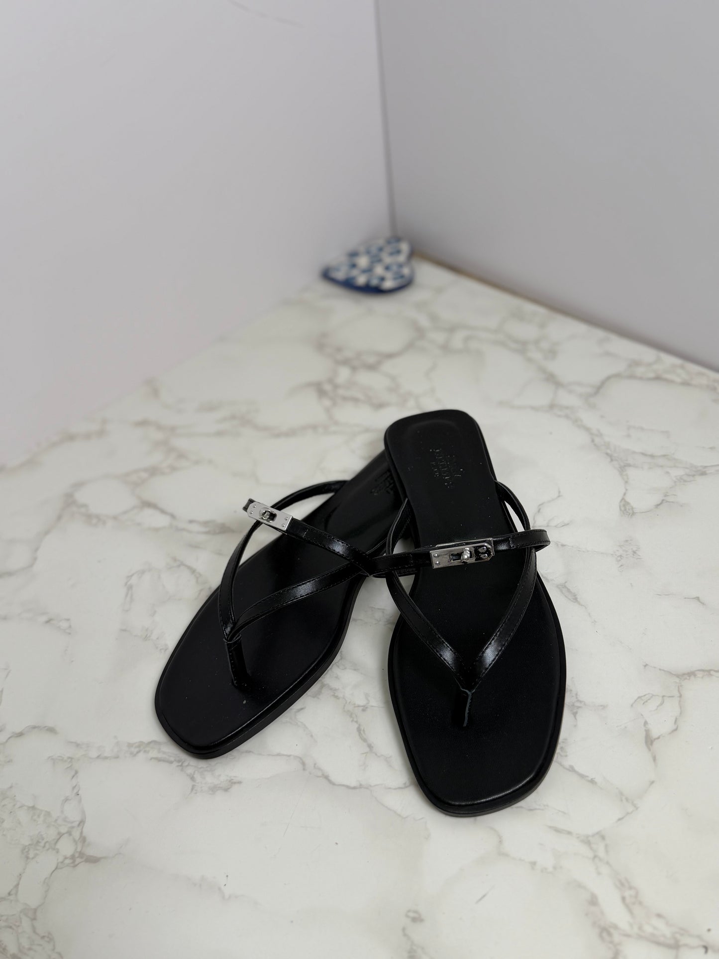 H lock flip flops
