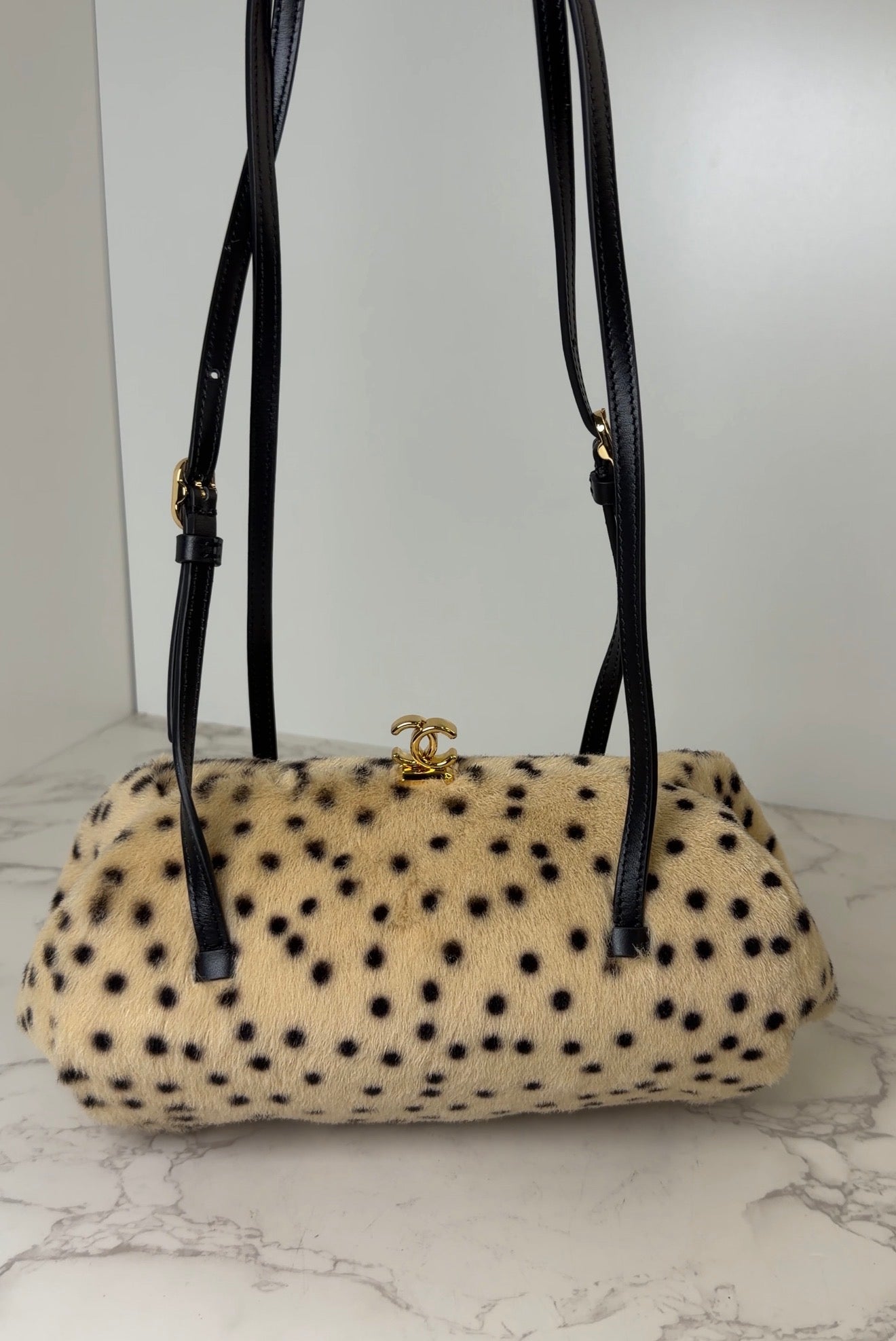 CC E kiss lock strap