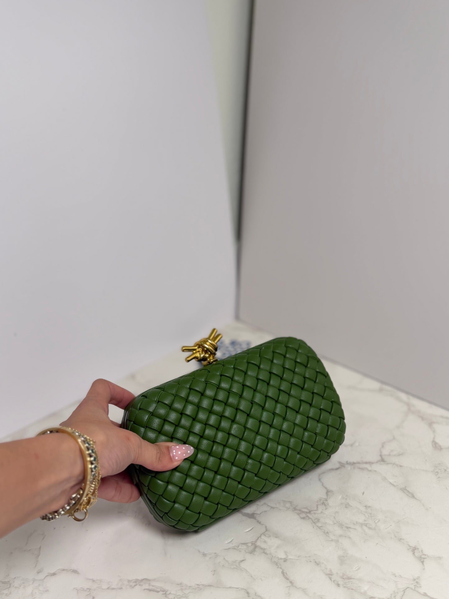 Bv knot clutch