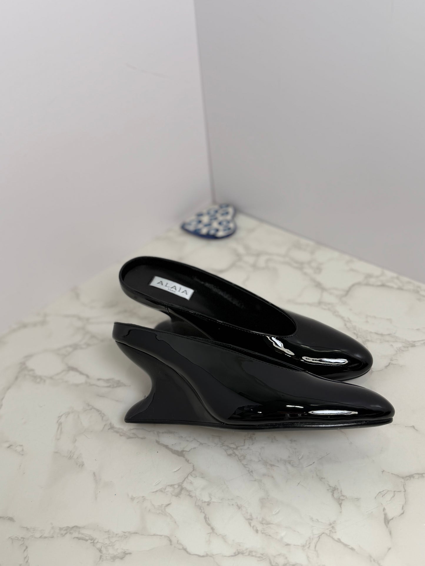 AlAIA patent wedge