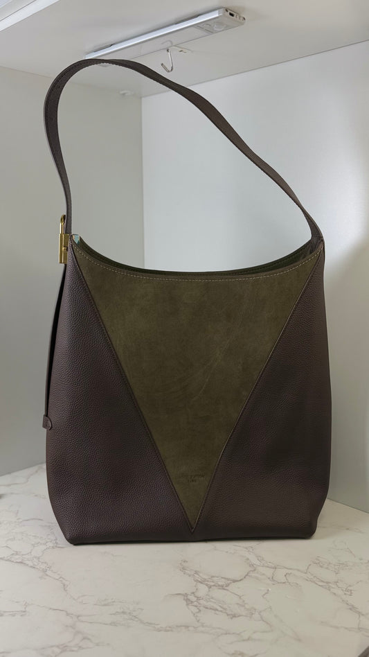 Lv suede shoulder