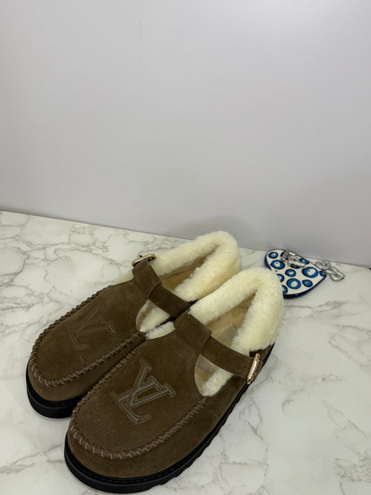 Lv moccasins