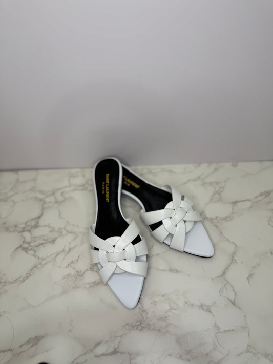Tribute sandal