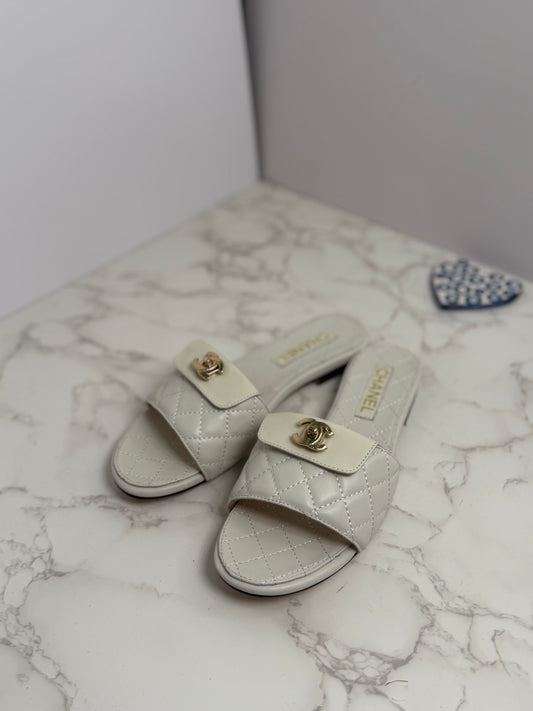 Cc lock sandals