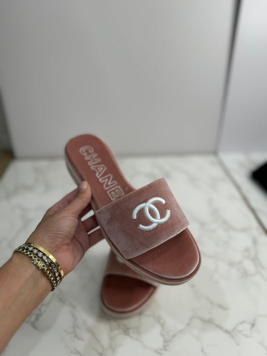 Suede slide