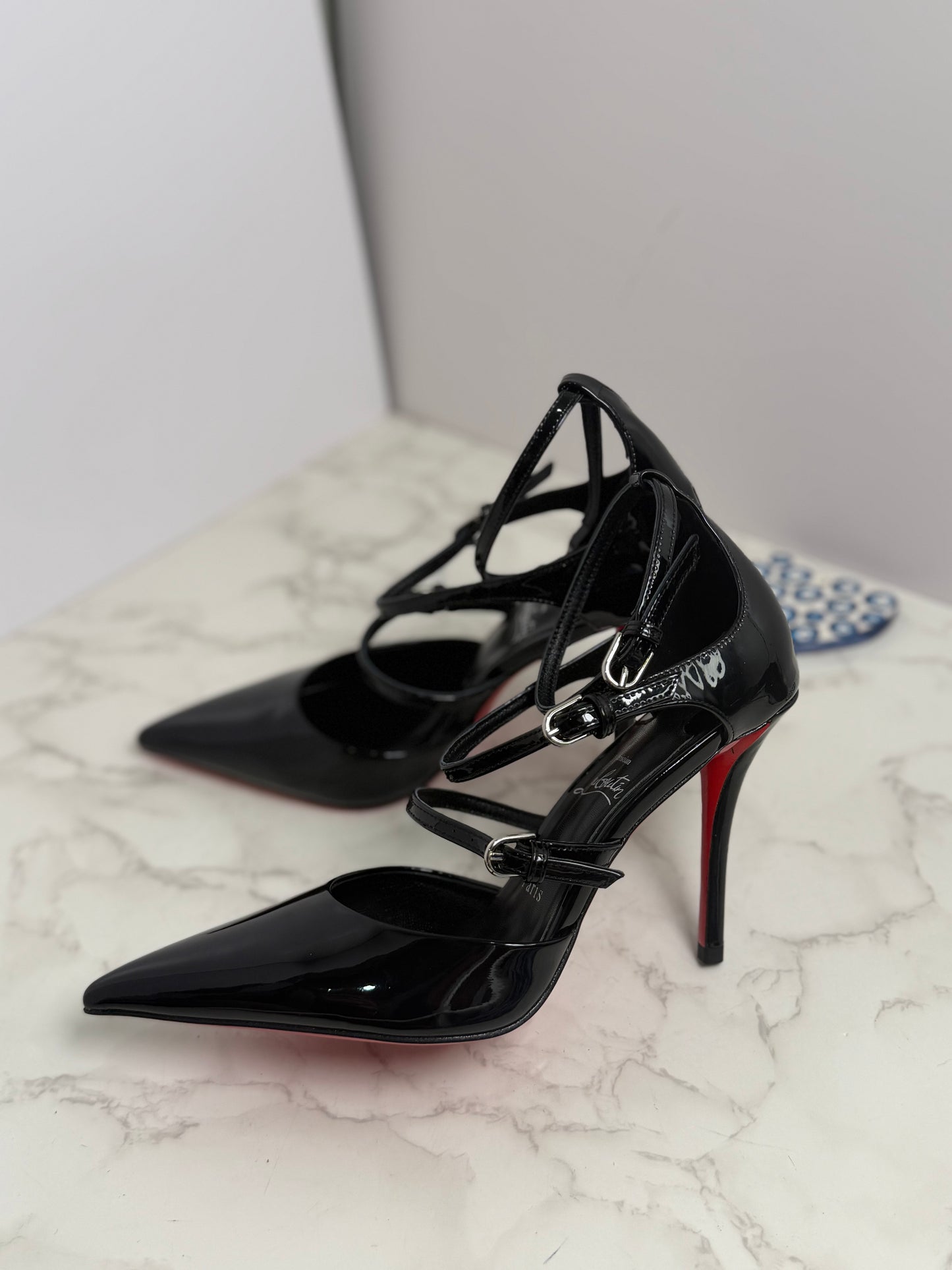 Cl patent strap heel
