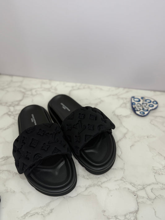 Lv pool slide