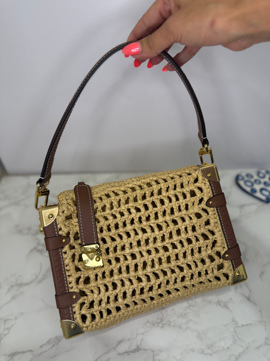 Raffia trunk