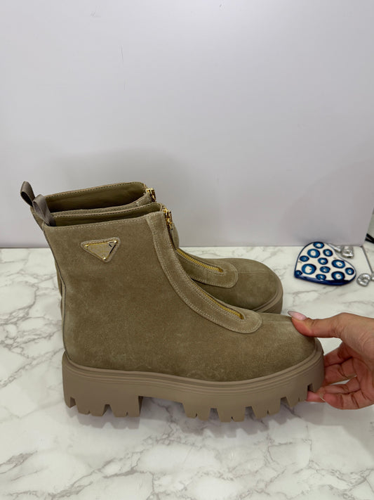 Prada lug boot