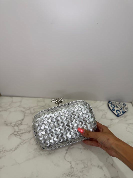 Bv knot clutch