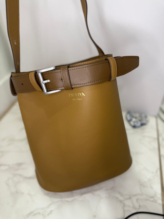 Belt bucket bag