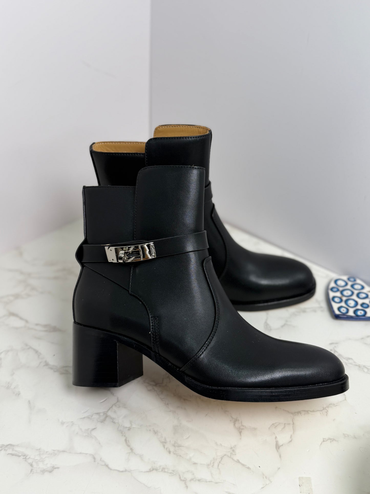 H lock boot