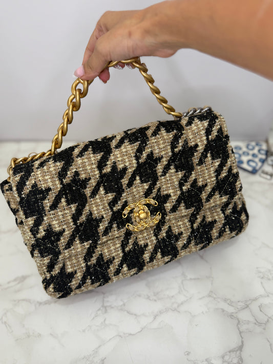 Chanel tweed 19