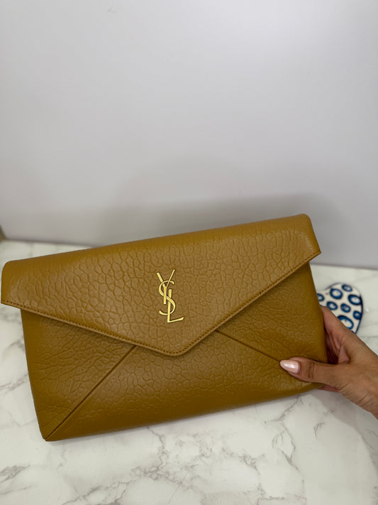 Envelope clutch