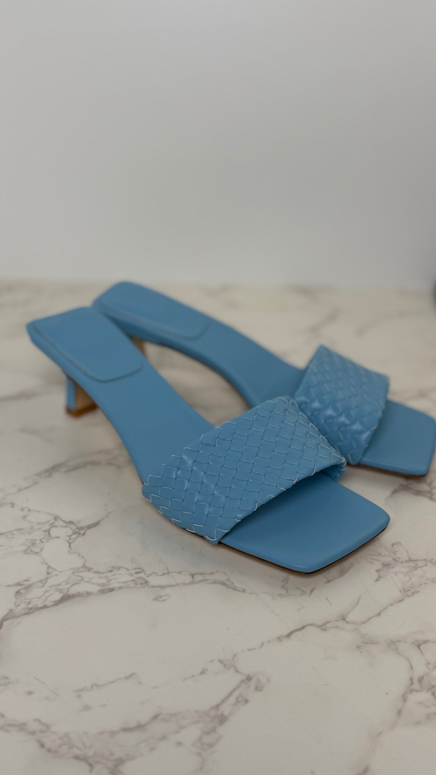 BV KITTEN HEEL