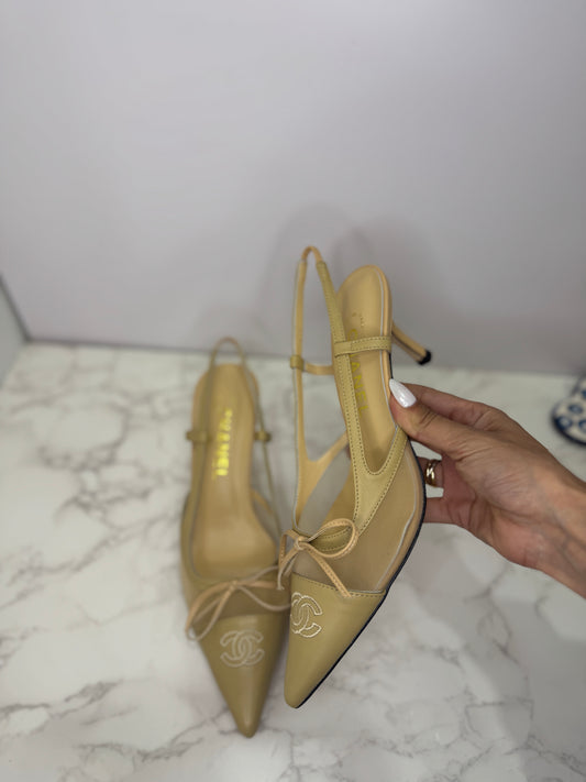 Slingback kitten heel
