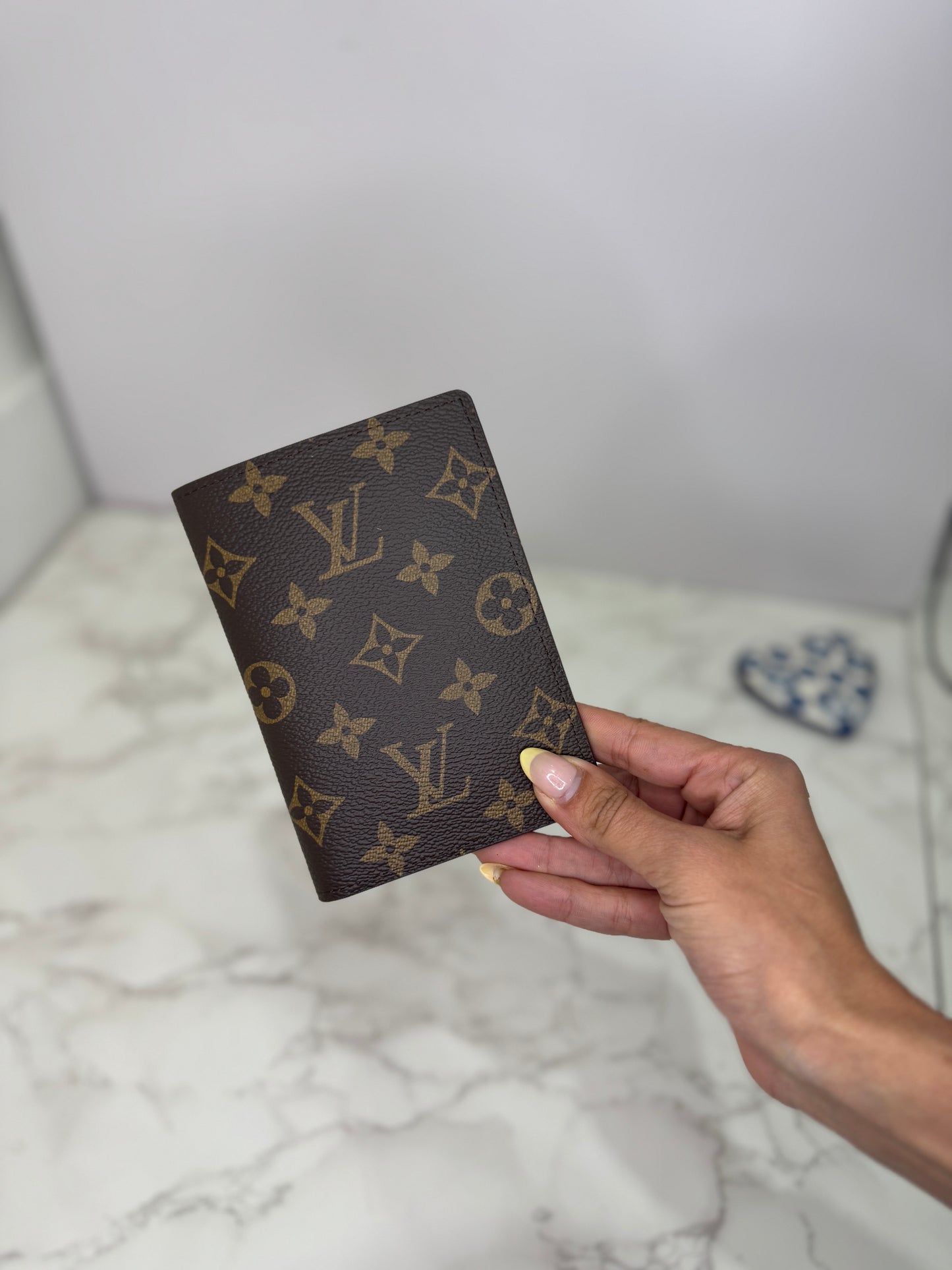 LV PASSPORT