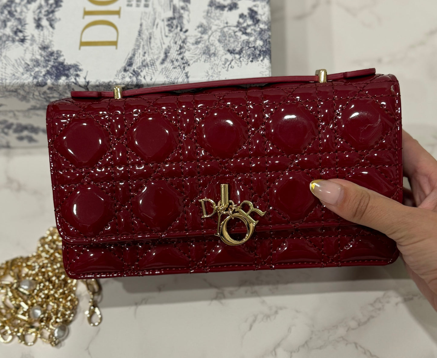 PATENT MISS DIOR