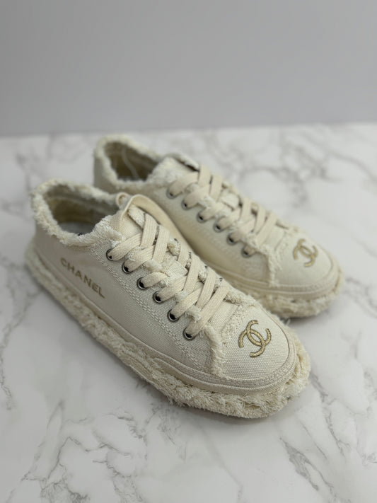 Canvas sneaker