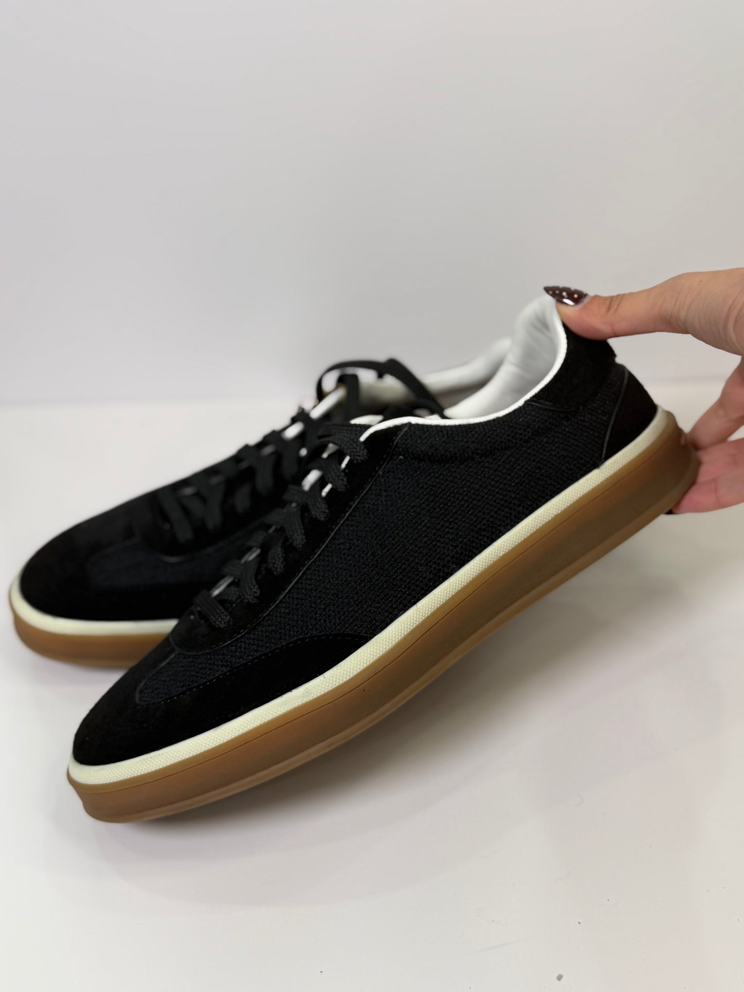 LP men’s sneaker