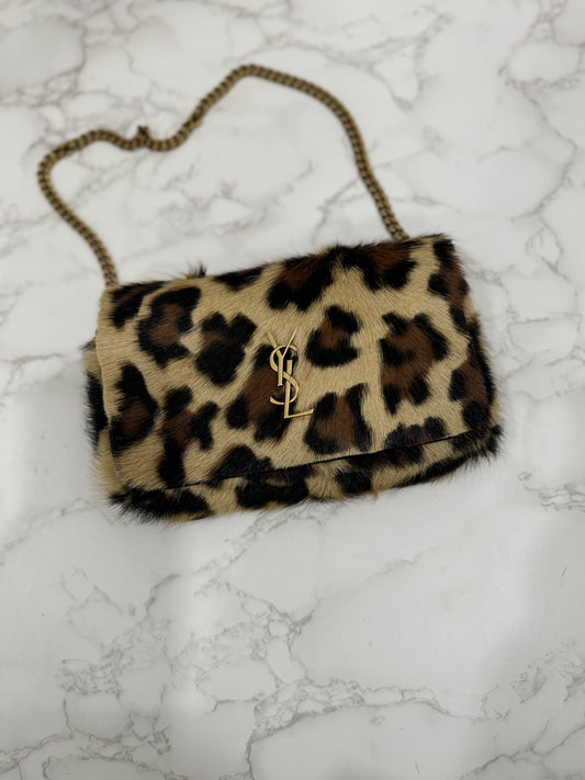 Leopard shoulder