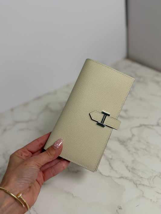 H wallet l