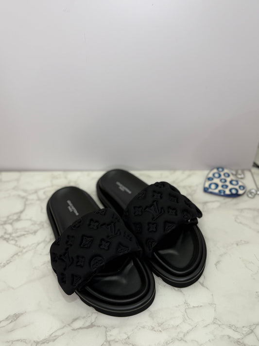 Lv slides puffy