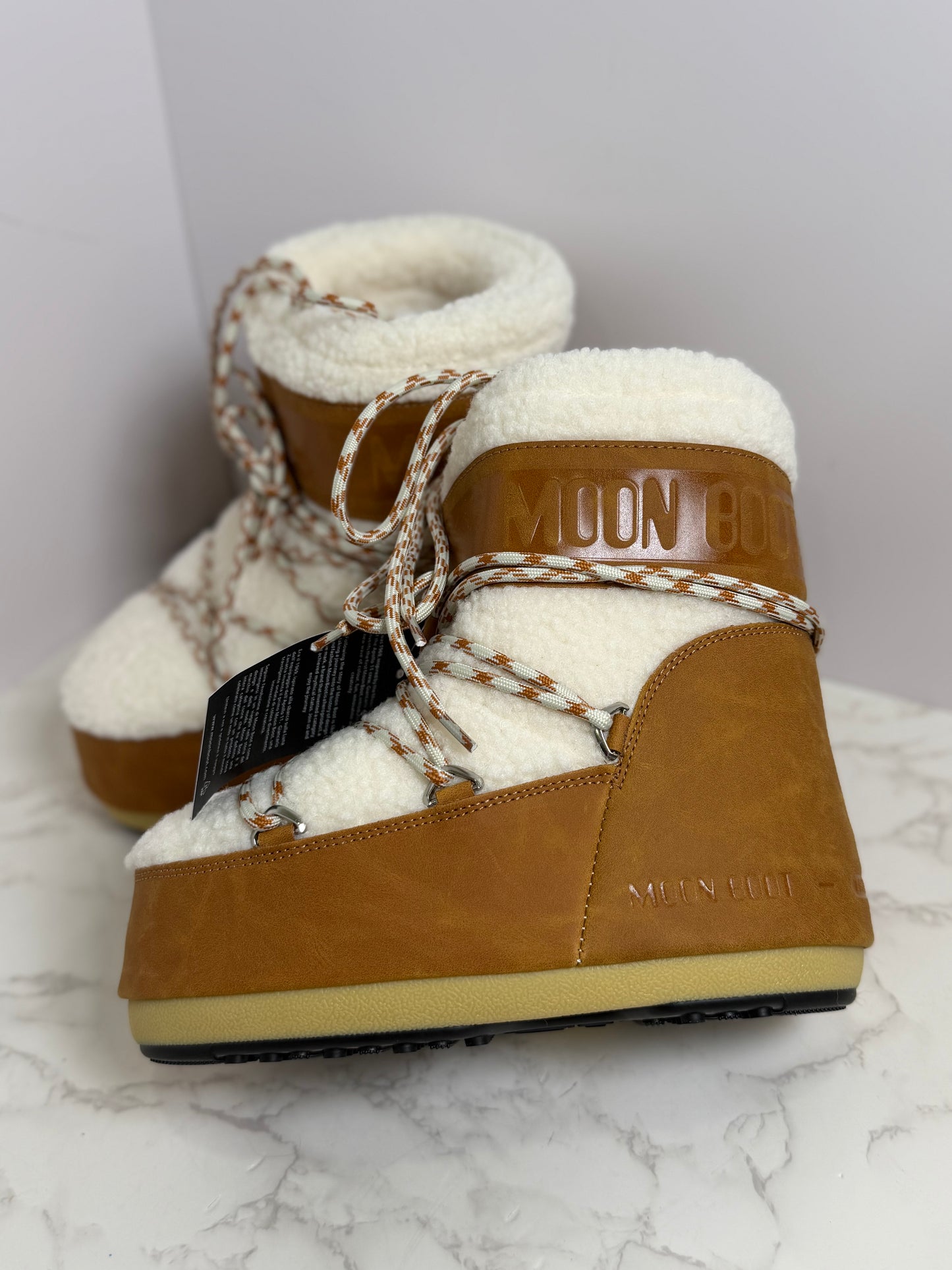 Moon boot
