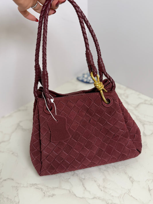 Suede bv in the loop