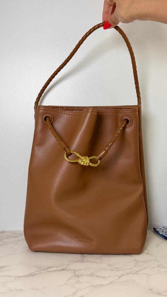 BV Bucket Shoulder