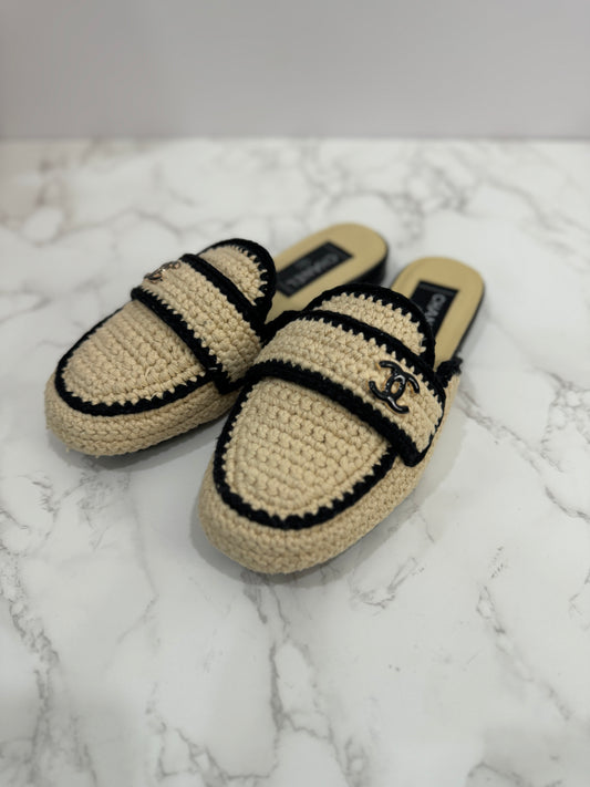 Woven cc mule